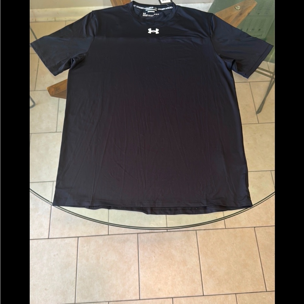 Classic Black Short Sleeve Tee with Breathable Fabric